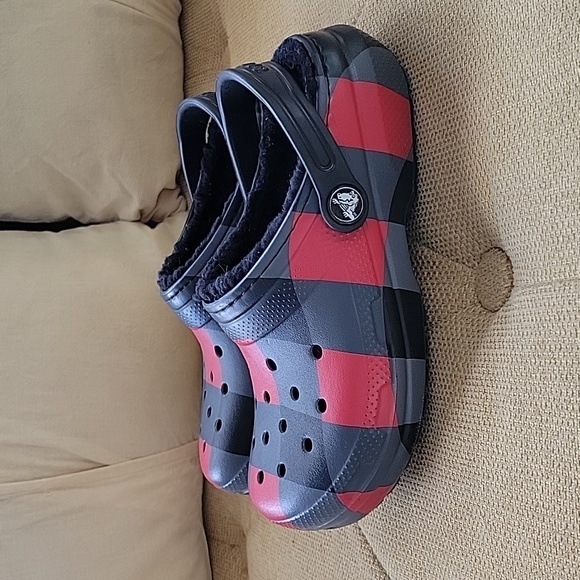 Sherpa Fleece Lined Crocs Grey/Red Plaid Youth 13 - Picture 3 of 7